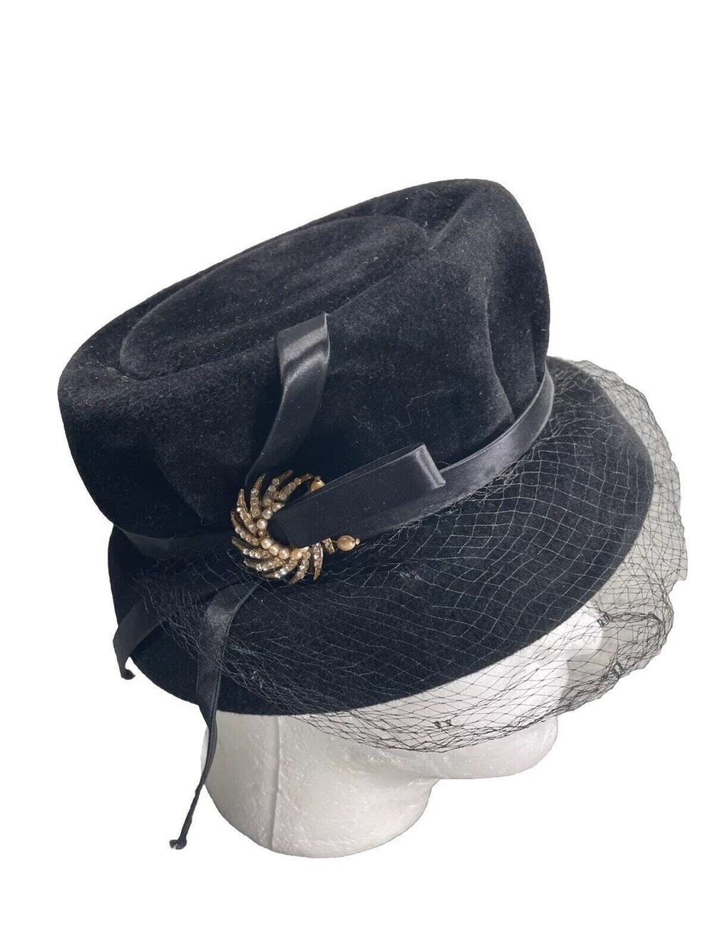 VTG Union Made Black Pillbox Hat with Brooch & Veil Wool Made in Italy